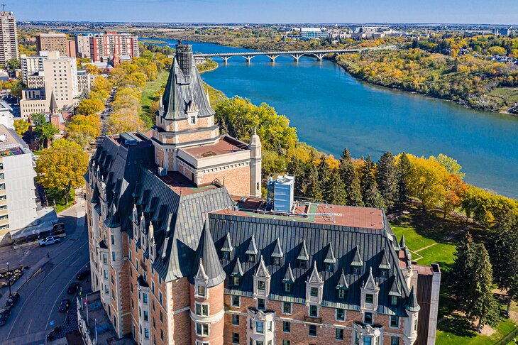 Saskatoon as one of the best cities in Canada that immigrants receive best work experience. 