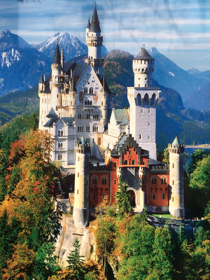 neuschwanstein castle, a tourist attraction in Munich 